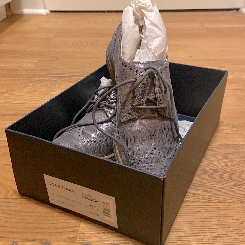Cole Haan Lunargrand Wingtip Silver Lizard print (Women’s 9.5)